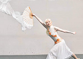 蔡雨辰舞蹈表演照片3 扇子